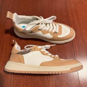 Falls Creek Samba retro low top sneakers white cream Eu 37.5 US 7.5 new no box